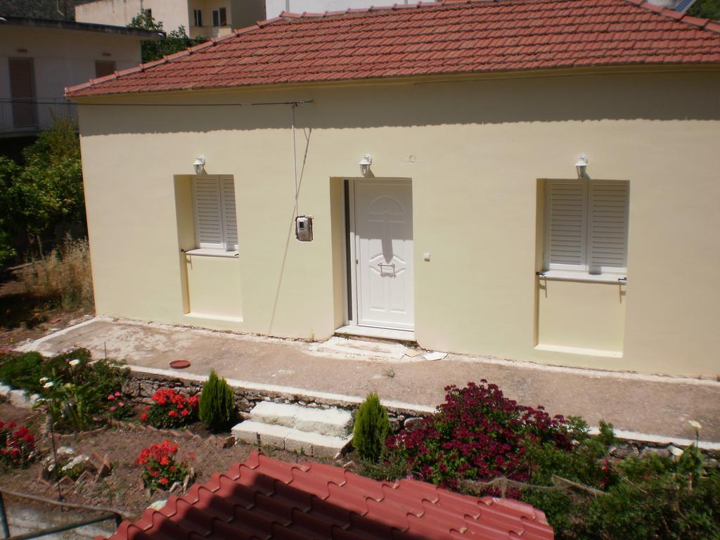 Pension Gina Méthana Exterior foto