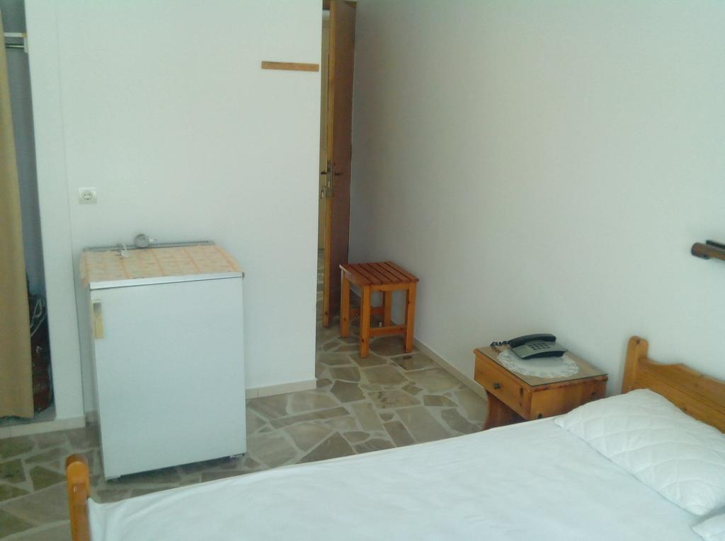 Pension Gina Méthana Habitación foto